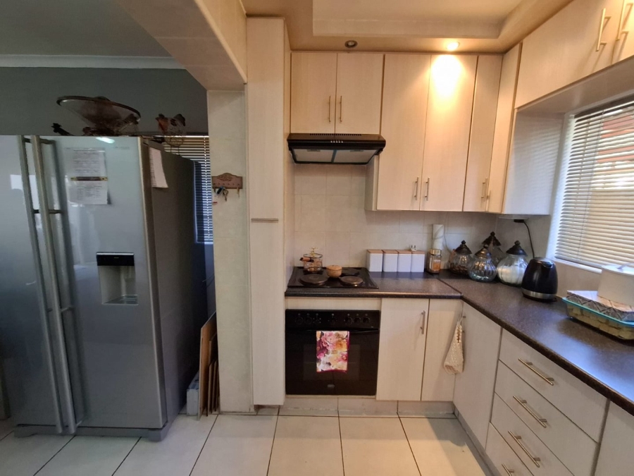 To Let 1 Bedroom Property for Rent in Safari Gardens North West